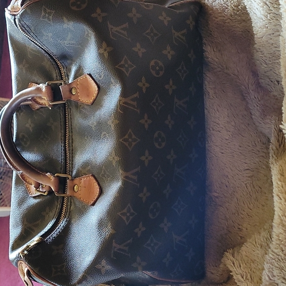 Louis Vuitton Handbags - 2 hour sale FIRM Vintage speedy mono 40